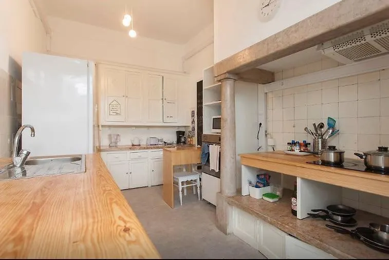 Sunny Lisbon Guesthouse And Residence Gasthuis