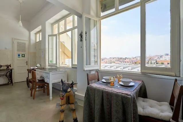 Gasthuis Sunny Lisbon Guesthouse And Residence