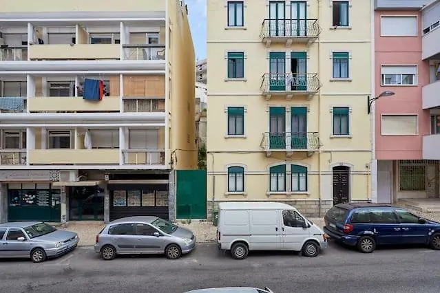 Sunny Lisbon Guesthouse And Residence Gasthuis