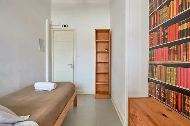 Sunny Lisbon Guesthouse And Residence Gasthuis