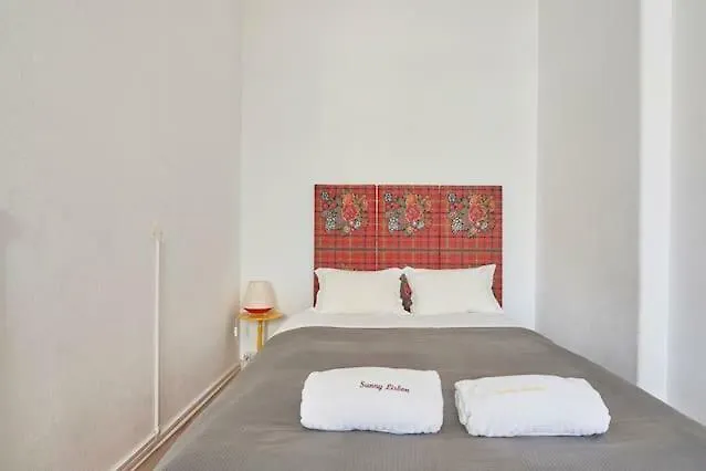 Sunny Lisbon Guesthouse And Residence Gasthuis