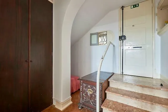 Sunny Lisbon Guesthouse And Residence Gasthuis