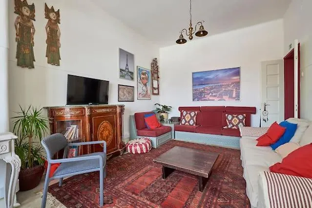 Sunny Lisbon Guesthouse And Residence Gasthuis